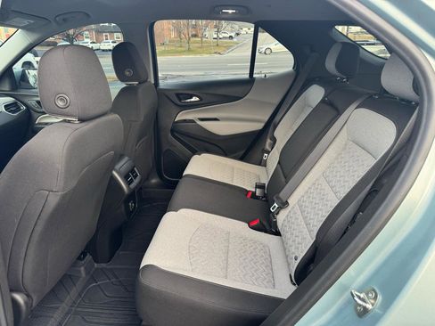 Used 2022 Chevrolet Equinox LT w/ Driver Convenience Package image 18