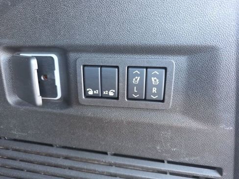 Used 2025 GMC Yukon Denali image 19