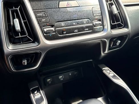 Used 2022 Kia Sorento EX FWD image 25