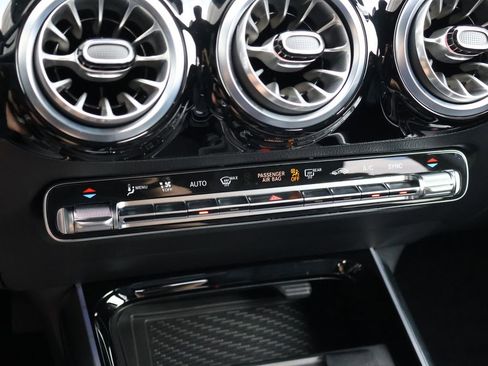 Certified 2025 Mercedes-Benz GLA 250 4MATIC image 25