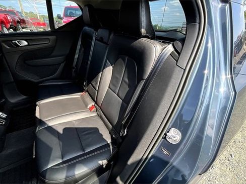 Used 2022 Volvo XC40 T5 Momentum image 20