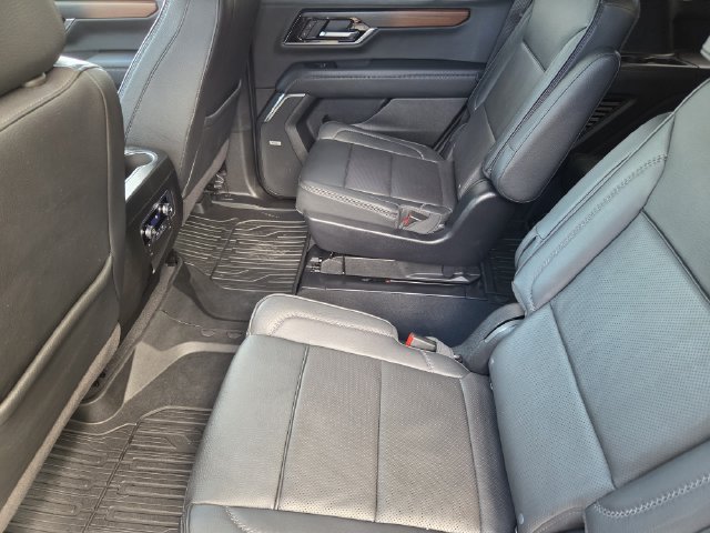 Used 2026 GMC Yukon Denali w/ LPO, Floor Liner Package AWD/4WD image 24