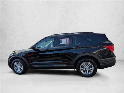 Used 2022 Ford Explorer XLT w/ Equipment Group 202A image 9
