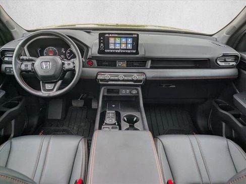 Certified 2025 Honda Pilot TrailSport image 18