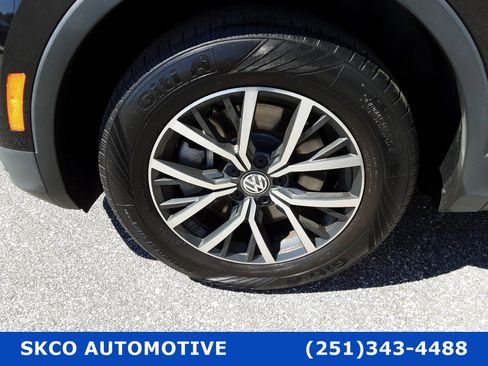 Used 2019 Volkswagen Tiguan SE w/ Panoramic Sunroof Package image 9
