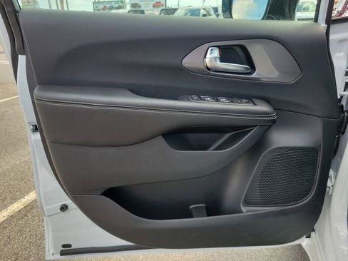 New 2026 Chrysler Voyager LX image 16