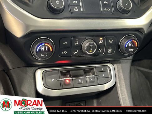 Used 2020 GMC Acadia SLT w/ Driver Alert Package II image 26