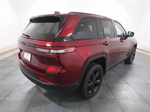 New 2025 Jeep Grand Cherokee Altitude image 5