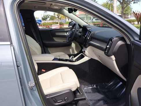 Used 2023 Volvo XC40 B5 Plus w/ Driver Assist Package AWD/4WD image 35