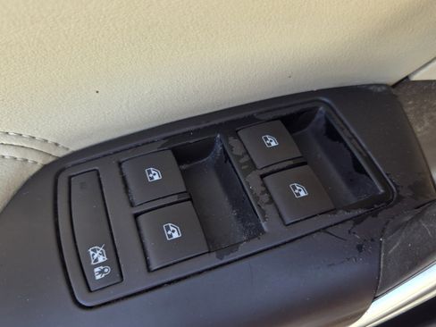 Used 2013 Buick Regal Premium image 32