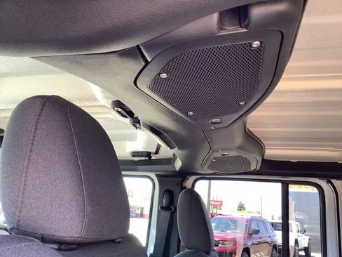 Used 2025 Jeep Wrangler Unlimited Sahara AWD/4WD image 27