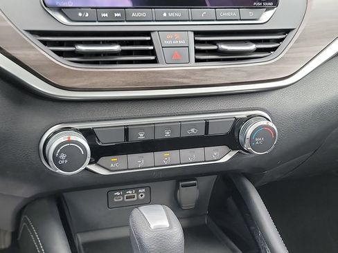 Used 2023 Nissan Altima 2.5 SV image 18