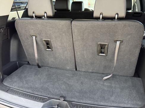 Used 2023 GMC Acadia SLT image 33