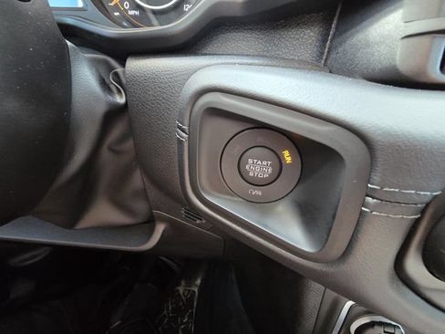 Used 2025 Jeep Gladiator Mojave AWD/4WD image 15