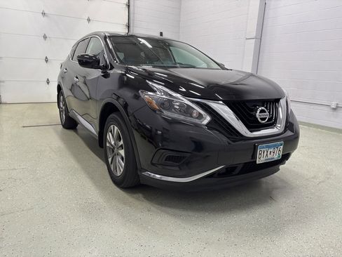 Used 2018 Nissan Murano S image 2