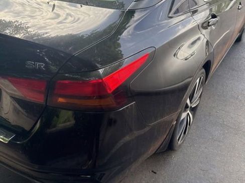 Used 2020 Nissan Altima 2.5 SR w/ Premium Package FWD image 6