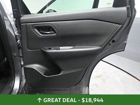 Used 2024 Nissan Rogue S image 23