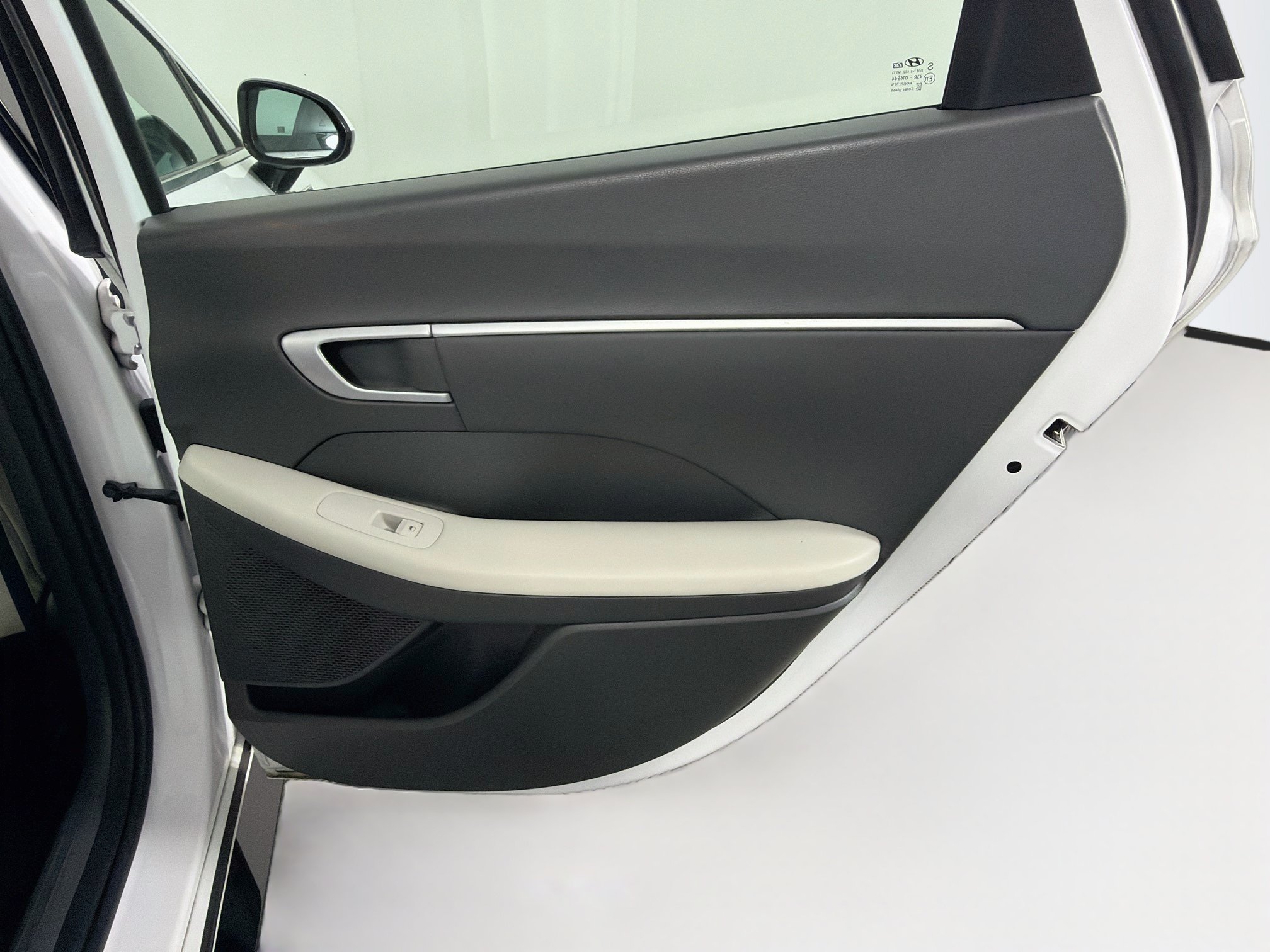Used 2025 Hyundai Sonata SEL FWD image 30
