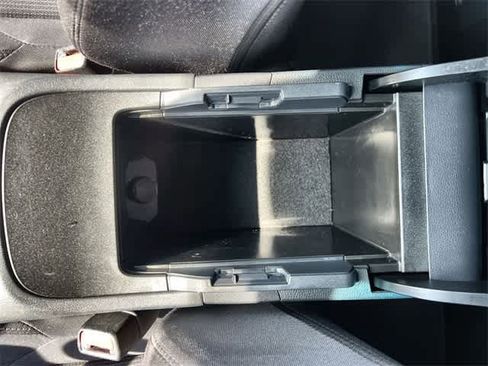 Used 2021 Toyota Venza LE w/ Carpet Mat Package (TMS) image 27