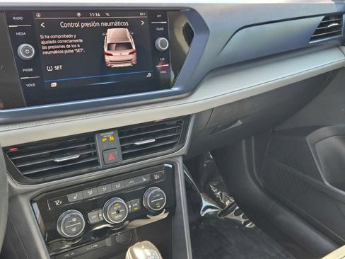Certified 2024 Volkswagen Taos SE FWD image 22