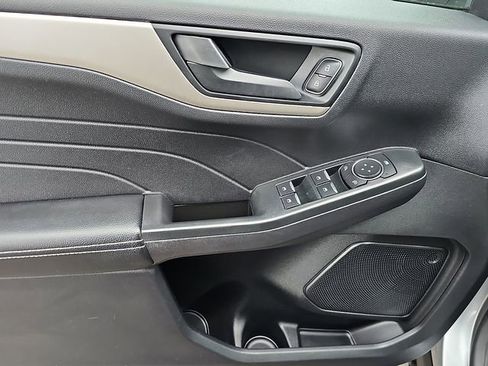 Used 2022 Ford Escape SE w/ Cold Weather Package AWD/4WD image 14