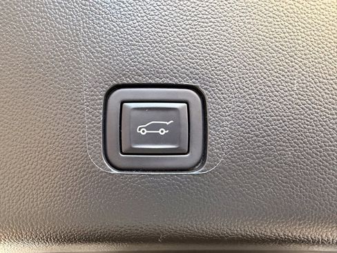 Used 2024 Chevrolet Traverse Premier image 12