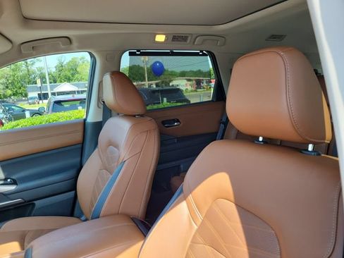 Used 2024 Nissan Pathfinder Platinum AWD/4WD image 22