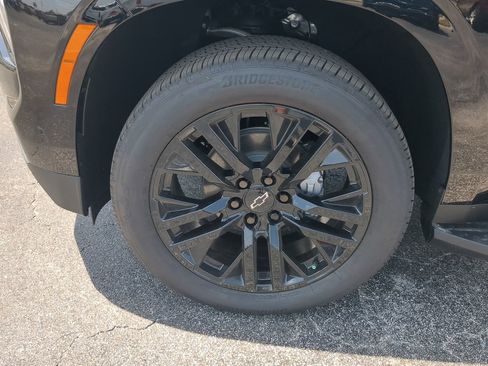 New 2025 Chevrolet Suburban Premier image 11