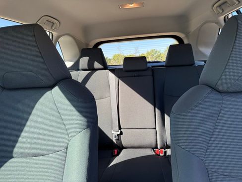 Used 2021 Toyota RAV4 LE image 20