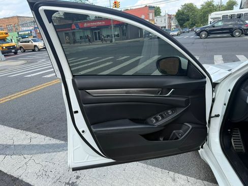 Used 2018 Honda Accord Sport image 18