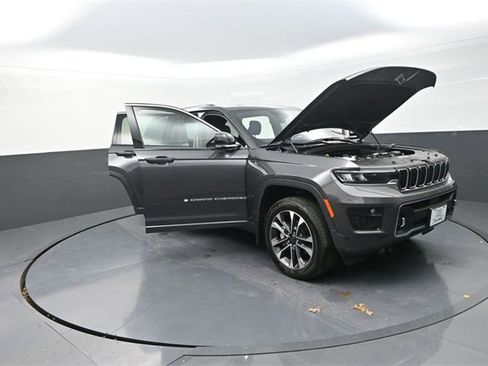 New 2025 Jeep Grand Cherokee Overland w/ Luxury Tech Group IV image 25