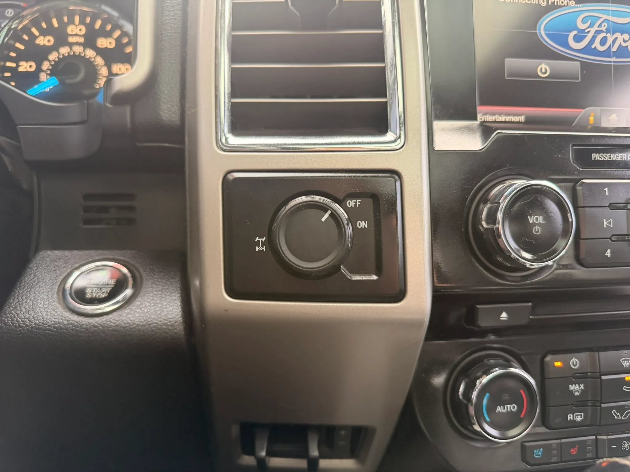 Used 2015 Ford F150 Lariat RWD image 18