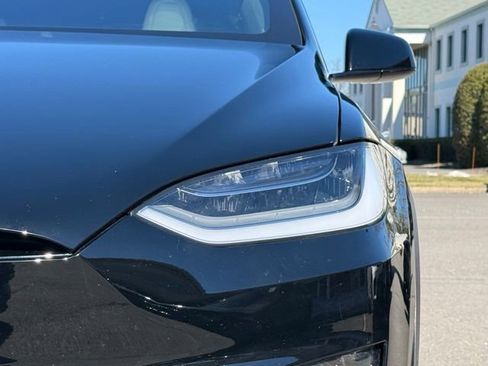 Used 2022 Tesla Model X Plaid image 10