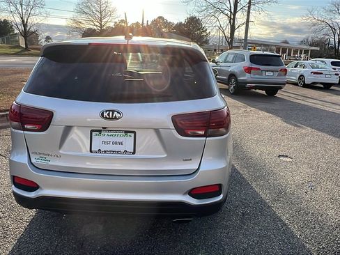 Used 2019 Kia Sorento L image 6
