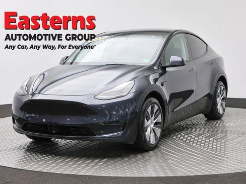 Used 2024 Tesla Model Y Long Range AWD/4WD image 1