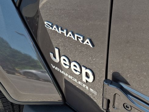 Used 2024 Jeep Wrangler Unlimited Sahara w/ Technology Group AWD/4WD image 30