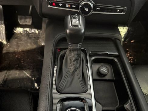 Used 2020 Volvo XC90 T6 Momentum image 19