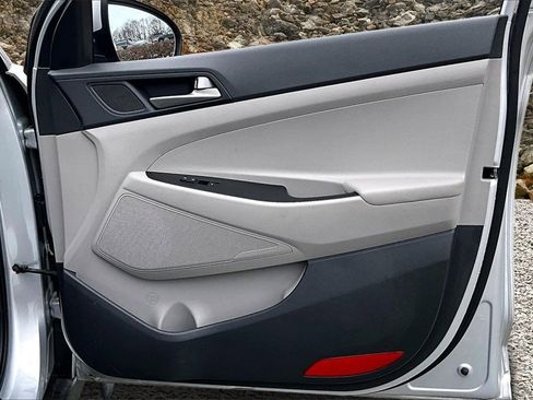 Used 2018 Hyundai Tucson SE image 19