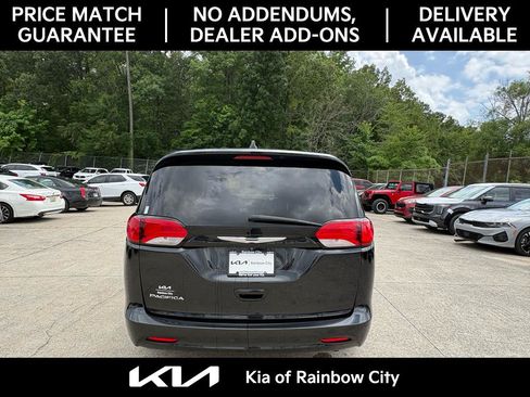 Used 2017 Chrysler Pacifica Touring FWD image 6