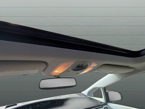 Used 2012 Toyota Prius Four w/ Deluxe Solar Roof Pkg FWD image 23