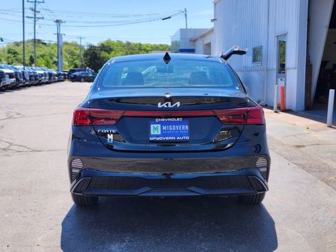 Used 2023 Kia Forte LXS FWD image 4