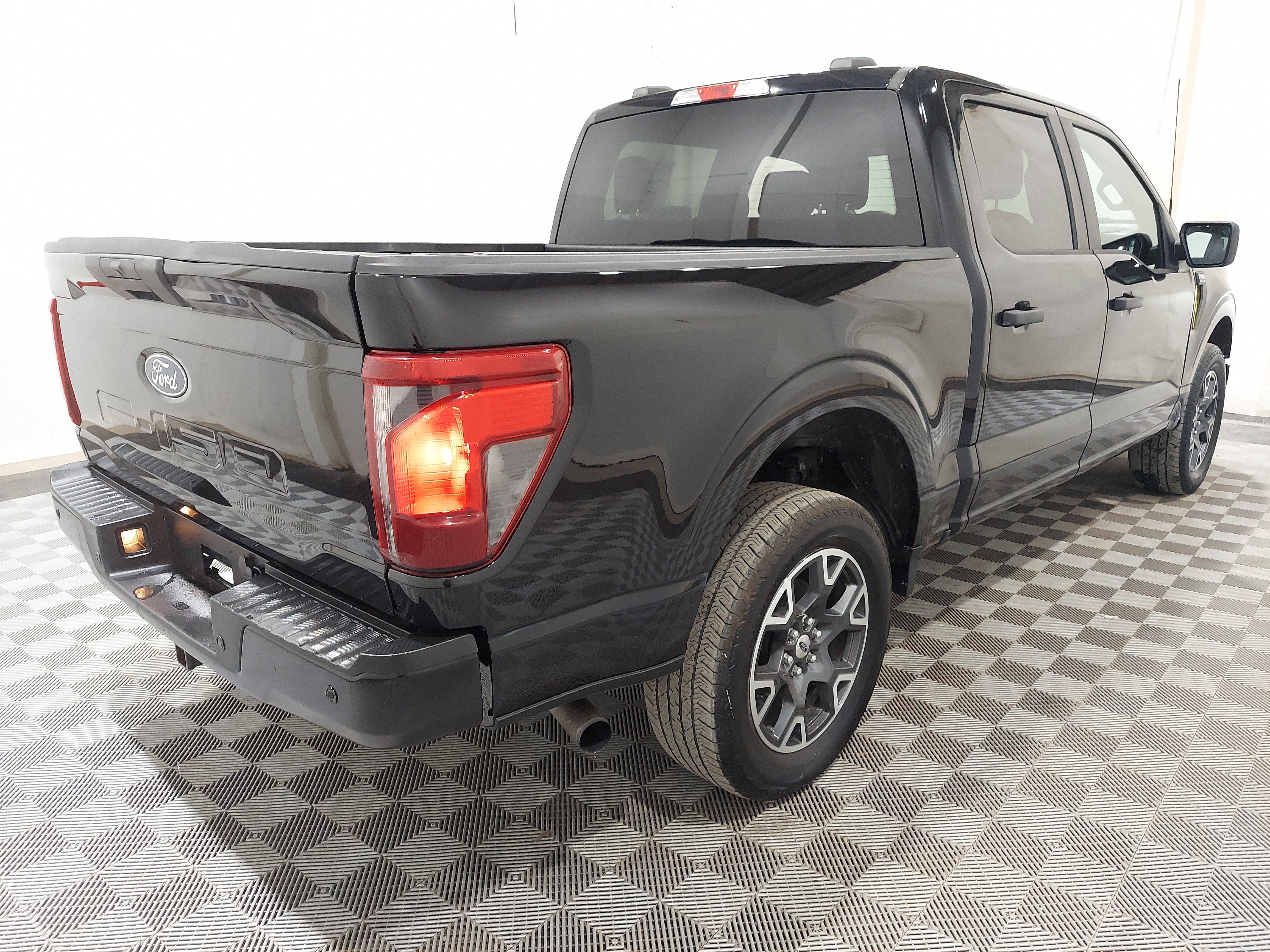 Used 2024 Ford F150 STX AWD/4WD image 3
