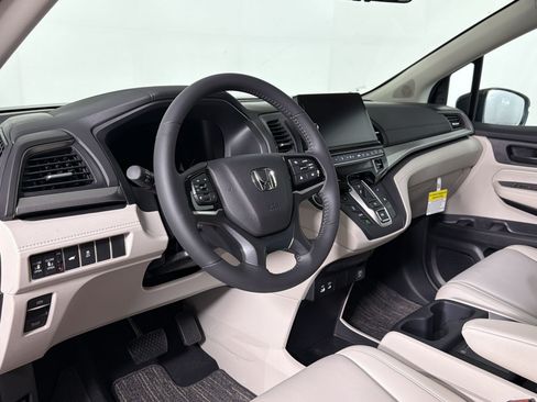 New 2026 Honda Odyssey EX-L image 3