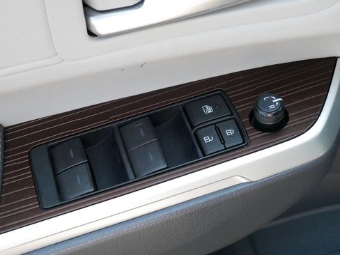 Used 2024 Toyota Sienna XLE FWD image 19