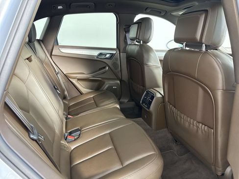 Certified 2018 Porsche Macan S AWD/4WD image 25