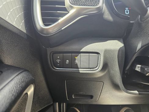 Used 2023 Kia Soul LX w/ Option Group 015 FWD image 32