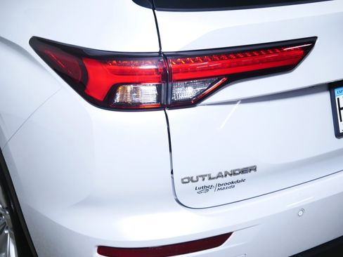 Used 2022 Mitsubishi Outlander ES AWD/4WD image 17