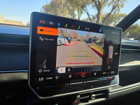 Used 2025 Volkswagen ID. Buzz Pro S image 28