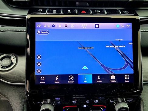 Used 2022 Jeep Grand Cherokee Overland w/ Luxury Tech Group IV AWD/4WD image 19