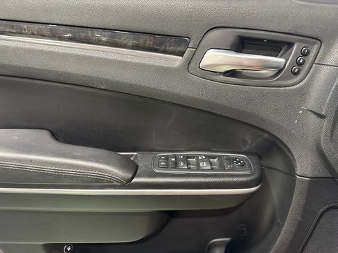 Used 2019 Chrysler 300 Limited w/ Safetytec Plus Group AWD/4WD image 20